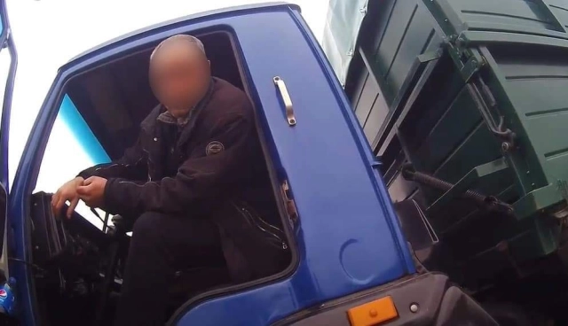Лубенця, який викрав КАМАЗ, Москвич та обікрав власних батьків, суд засудив до п'яти з половиною років позбавлення волі