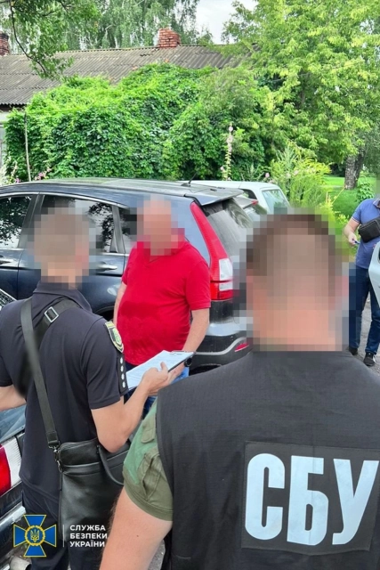 На Полтавщині посадовець військкомату за хабарі допомагав чоловікам ухилятися від служби в армії