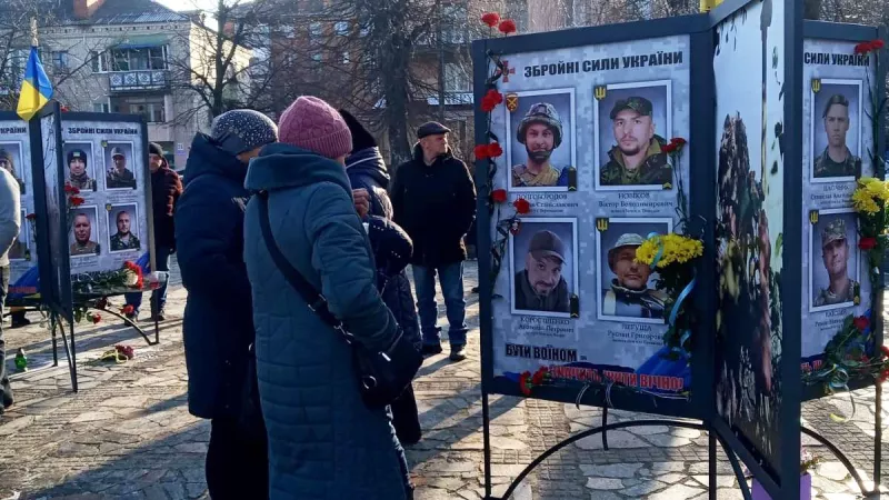 У Лубнах відкрили вуличну інсталяцію, присвячену загиблим на війні лубенцям