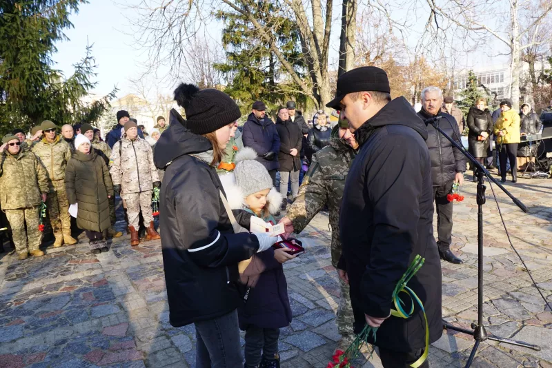 У Лубнах відкрили вуличну інсталяцію, присвячену загиблим на війні лубенцям