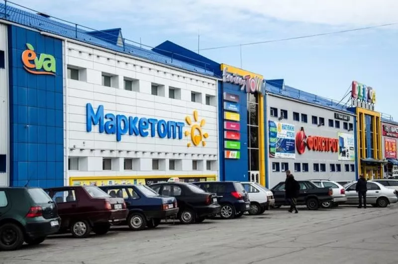 У Лубнах пенсіонерка вкрала з камери схову супермаркету чужі черевики