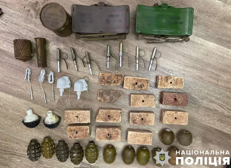Поліція Полтавщини викрила торгівця зброєю, боєприпасами та електронними платами для ЗРК
