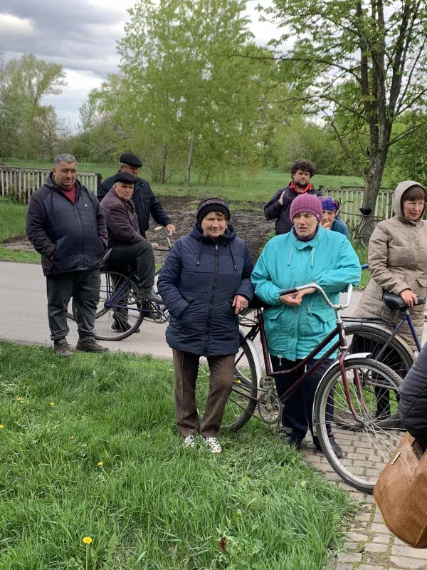 Жителі села Заріг на Оржиччині висловилися проти будівництва станції зв'язку в центрі села, проте її збудують