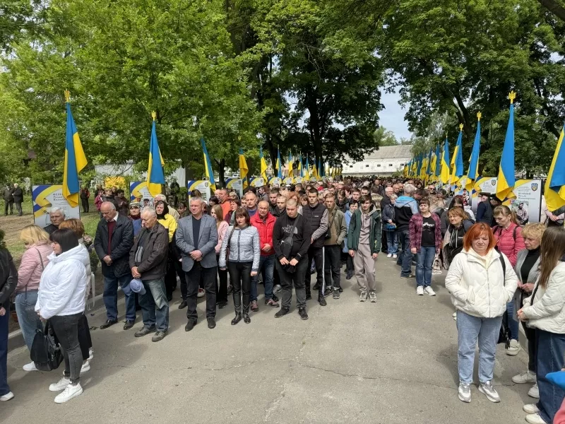 У Хоролі відкрили Алею Героїв, проте частина сімей загиблих хочуть її перенести