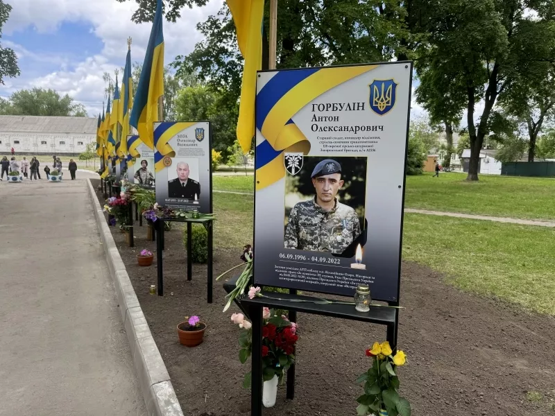У Хоролі відкрили Алею Героїв, проте частина сімей загиблих хочуть її перенести