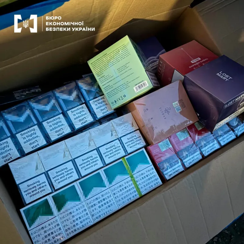 Полтавське БЕБ викрило харків'янина, який продавав контрафактні сигарети