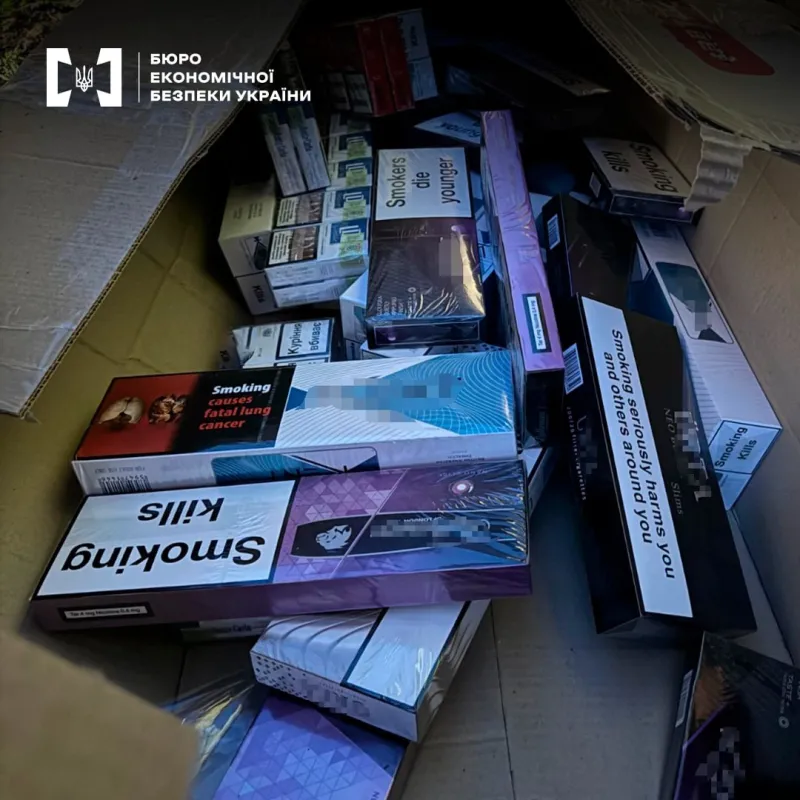 Полтавське БЕБ викрило харків'янина, який продавав контрафактні сигарети