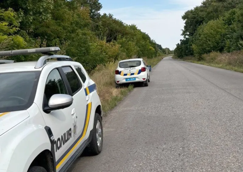 На Лубенщині у кюветі знайшли перекинутий автомобіль та тіло водія