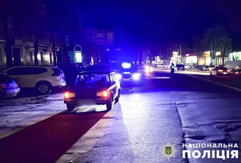 У Лубнах легковик збив жінку, яка переходила дорогу в невстановленому місці