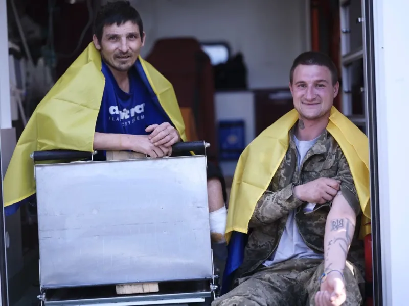 У переддень Великодня 277 наших захисників повернулися додому: список звільнених