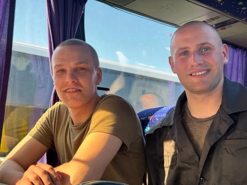 У переддень Великодня 277 наших захисників повернулися додому: список звільнених