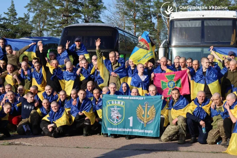 У переддень Великодня 277 наших захисників повернулися додому: список звільнених