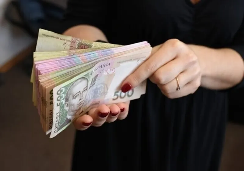 На Полтавщині працівниця банку укладала фіктивні договори кредиту та страхування