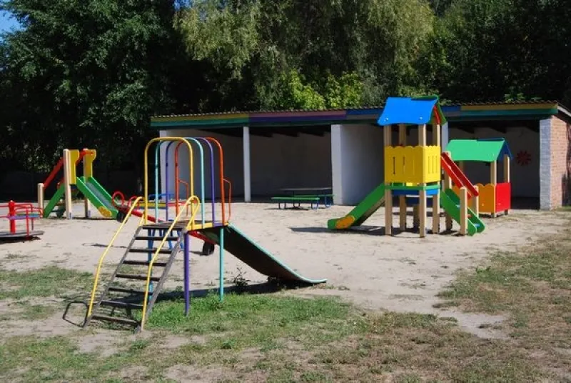 У селах Лубенської громади ремонтуватимуть дитячі майданчики