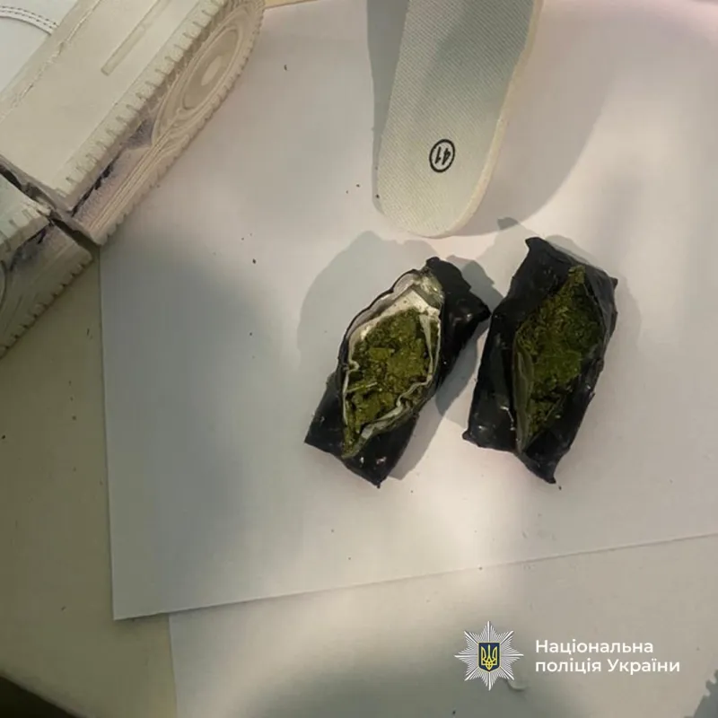 На Полтавщині кримінальний авторитет, перебуваючи за гратами, організував наркозбут