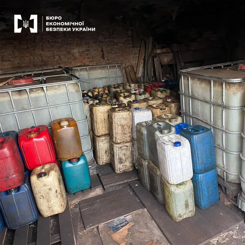 У Пирятині оголосили вирок трьом ділкам, які нелегально продавали пальне поблизу траси