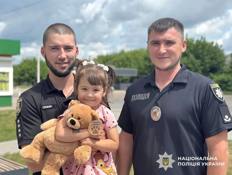 У Засуллі поліцейські офіцери громади врятували дворічну дівчинку