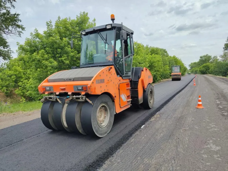 На Полтавщині тривають роботи з відновлення автошляхів