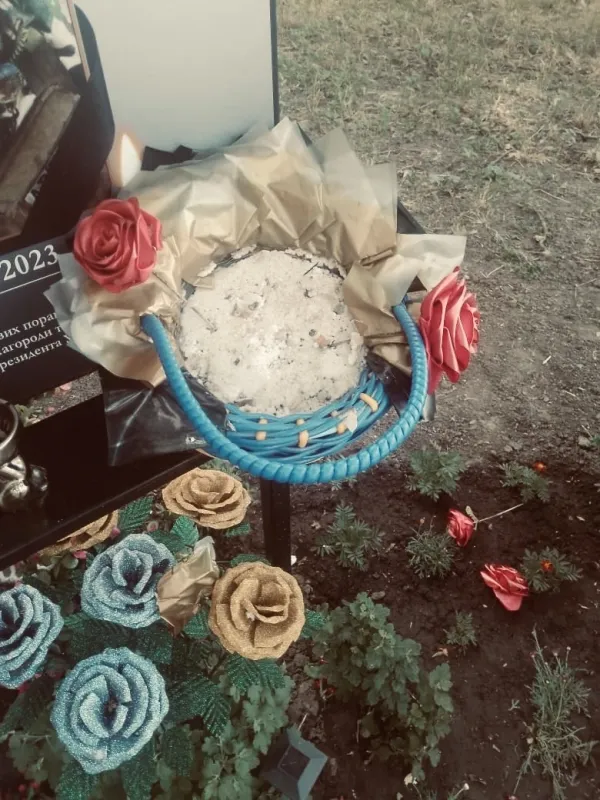 У Хоролі на Алеї Героїв вчинили акт вандалізму: зловмисника вже затримали. Доповнено