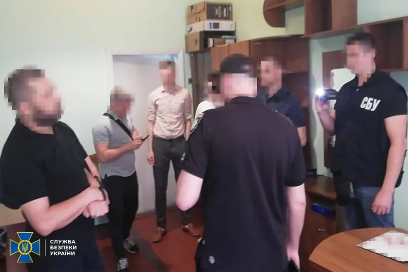 Посадовця Полтавської міськради викрили на відкатах за виграні тендери