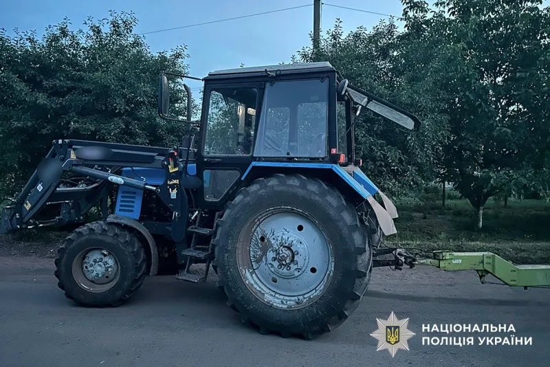 На Полтавщині мотоцикл не розминувся з трактором: постраждали неповнолітні