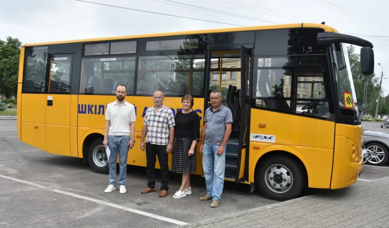Пирятинська та ще три громади Полтавщини отримали нові шкільні автобуси