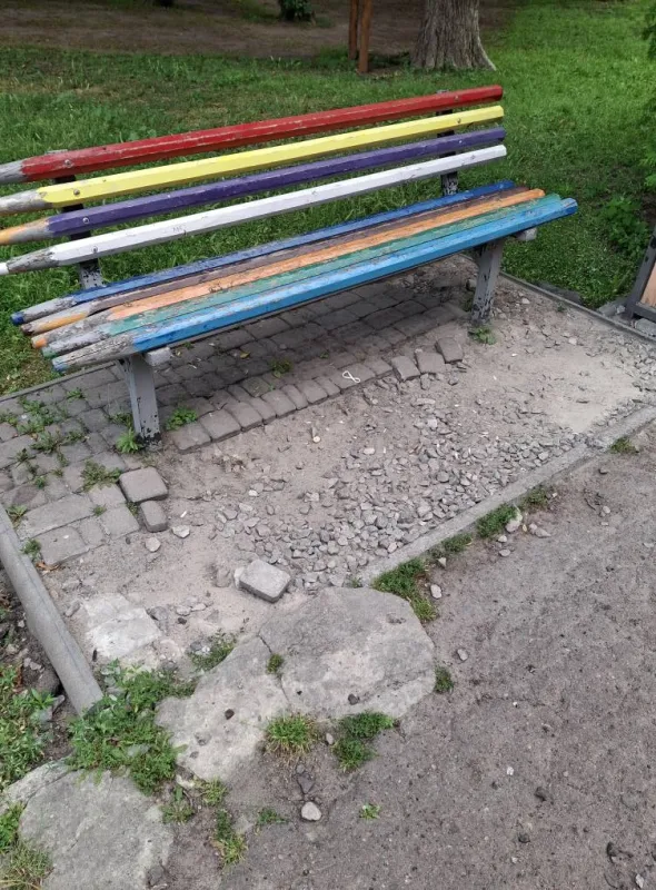 У Лубнах у Дитячому парку замінили лавочки