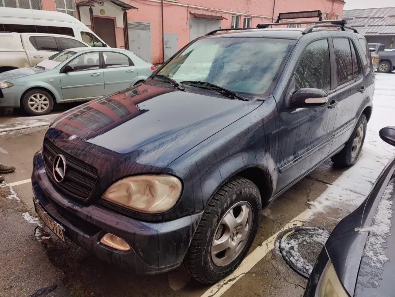 У Полтаві засудили чоловіка, який продавав гуманітарні автівки для ЗСУ