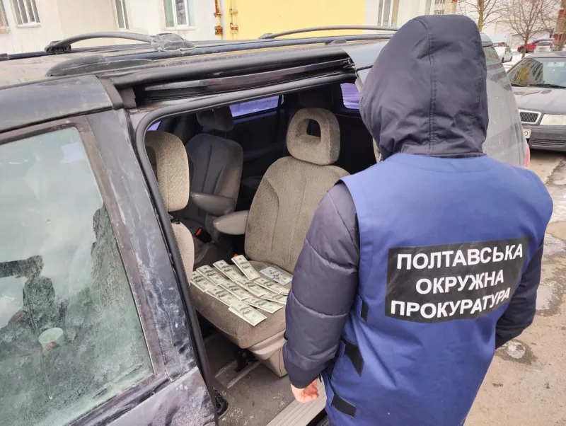 У Полтаві засудили чоловіка, який продавав гуманітарні автівки для ЗСУ