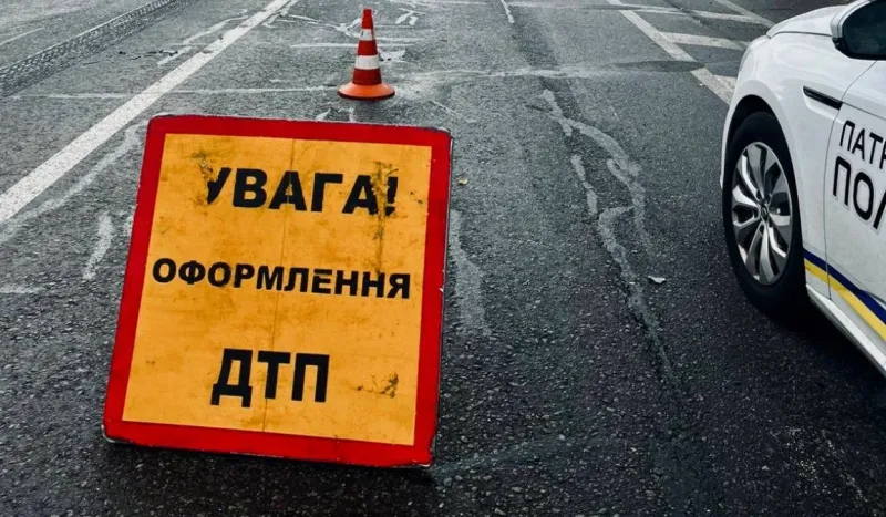 На Оржиччині водій Toyota Rav4 в'їхав у дерево та отримав тяжкі травми