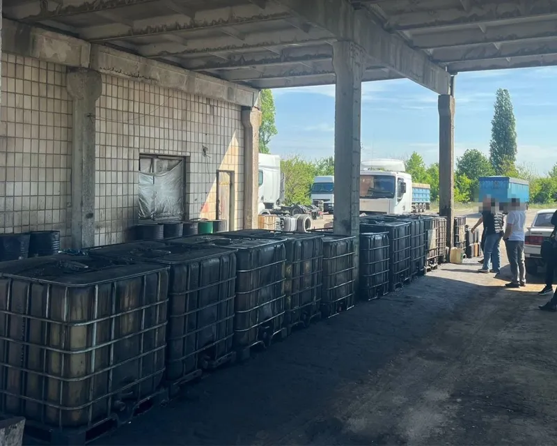 Підприємця з Пирятина судитимуть за торгівлю підпільно виготовленого дизпалива