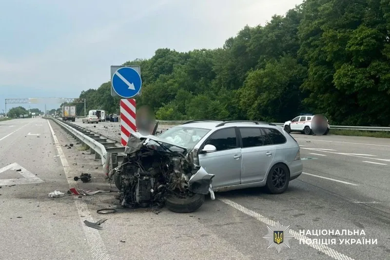 Поблизу Пирятина в автотрощі травмувалося двоє людей