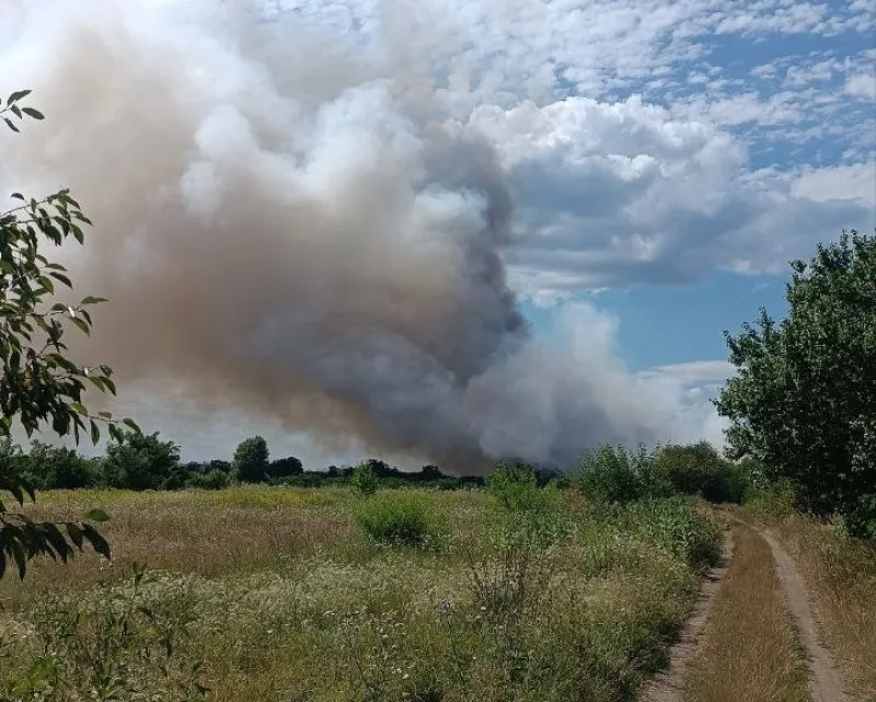 У Лубнах третю добу горить сміттєзвалище