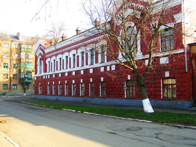 У Лубнах виділяють 730 тис грн на підвищення безбар'єрності укриття "Бухгалтерського" коледжу