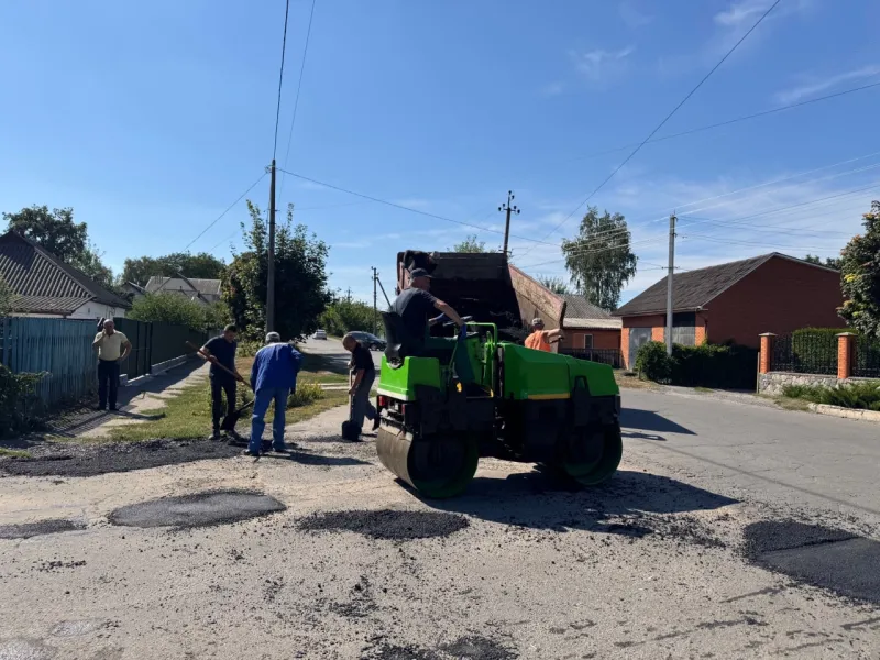 У Хоролі ремонтують дороги та облаштувують нові сміттєві майданчики