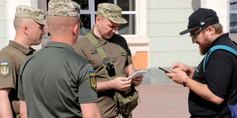 На Полтавщині військовослужбовці ТЦК більше року користуються бодікамерами