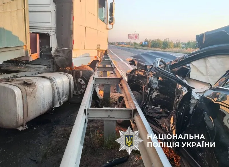 На Пирятинщині після зіткнення з вантажівкою тяжко травмувався водій легковика