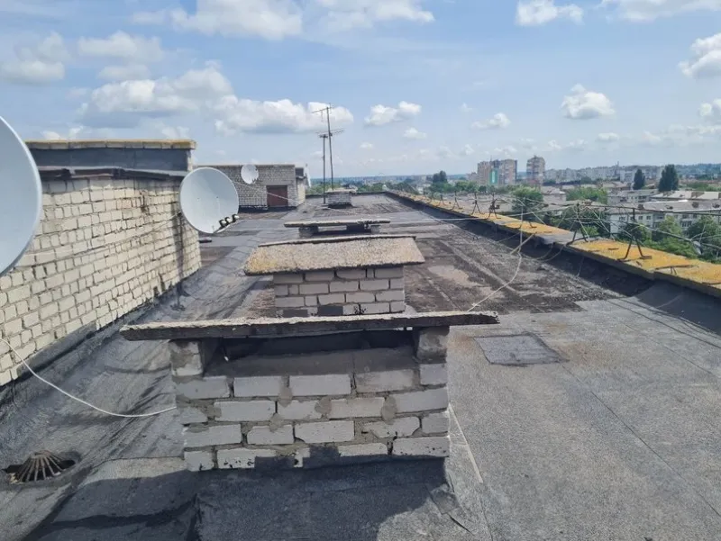 На Полтавщині загинув 16-річний хлопець після падіння з даху багатоповерхівки