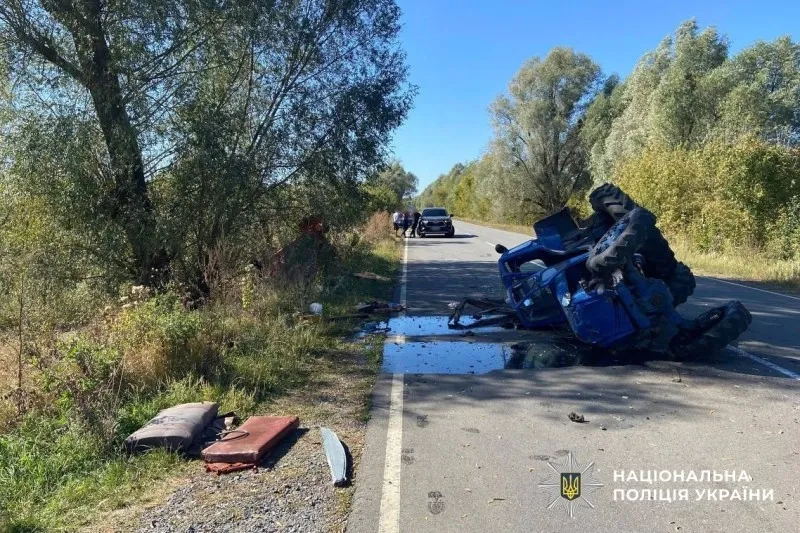 Поблизу Пирятина госпіталізували водія трактора після зіткнення з вантажівкою