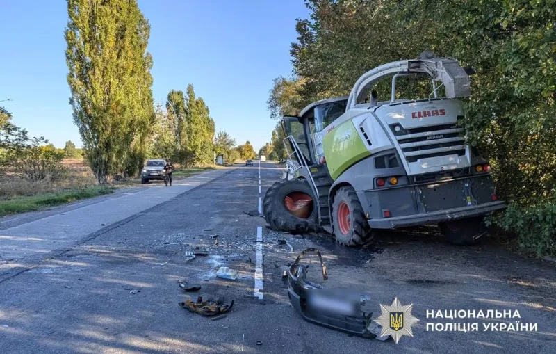 У Пирятинській громаді кросовер зіткнувся з комбайном: є травмований
