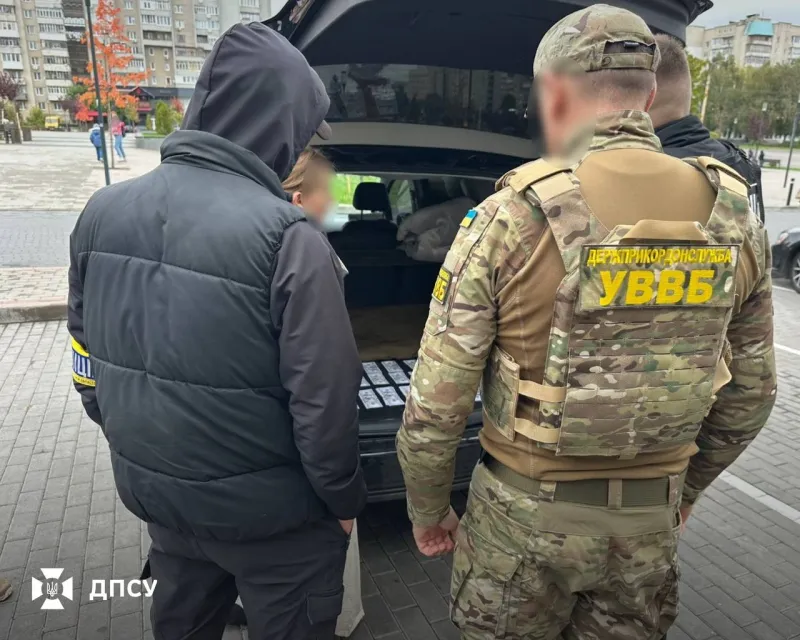 Тимчасова дружина за 25 000: правоохоронці викрили родинну схему з Полтавщини