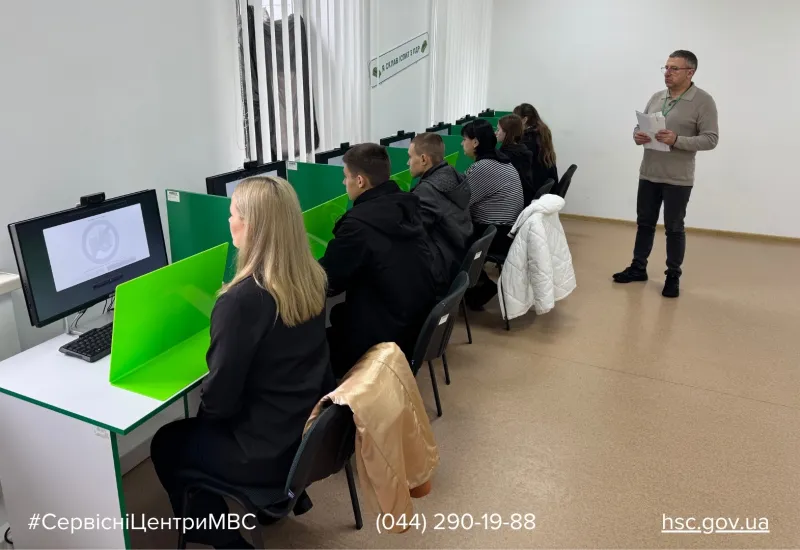 У сервісному центрі МВС у Лубнах встановили захисні панелі для запобігання шахрайству під час іспитів
