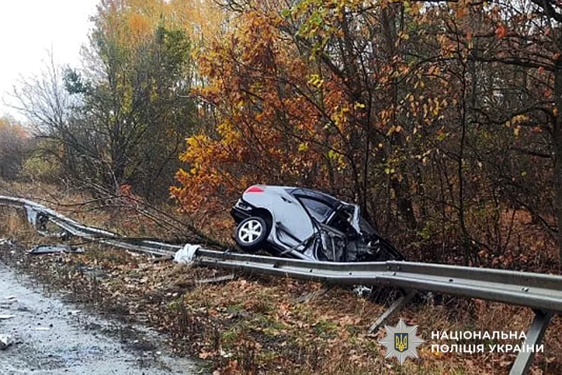 На Пирятинщині внаслідок зіткнення легковика з вантажівкою загинули троє людей