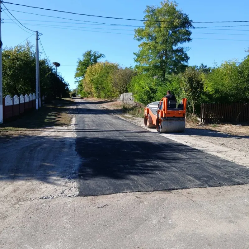 Батько загиблого Героя за власні кошти відремонтував дорогу у Золотухах
