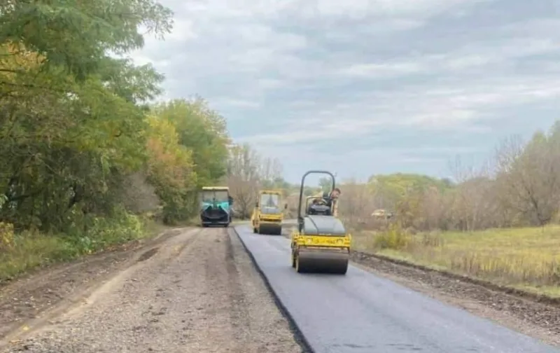 У Гребінківській громаді ремонтують дороги завдяки спільним зусиллям громади, фермерів і підприємців