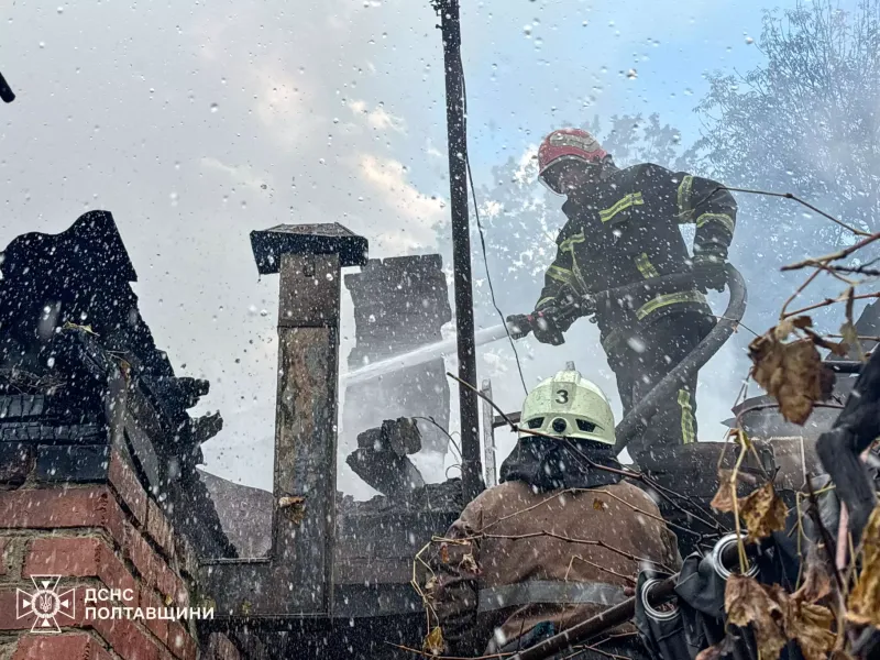 Пожежа у Лубнах: вигоріла покрівля та перекриття житлового будинку