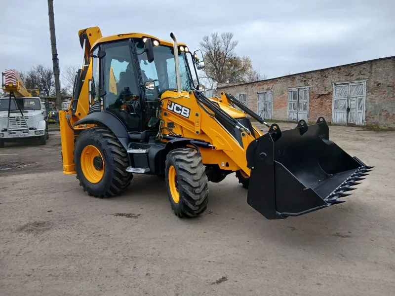 У Гребінці оновили комунальний автопарк: за 4,5 млн грн придбали екскаватор-навантажувач