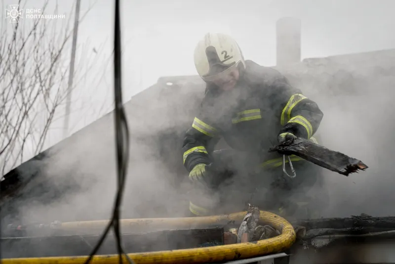 Пожежа у Новооржицькій громаді: вогонь знищив зерно та техніку, але вдалося врятувати будівлі