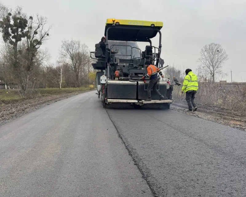 У Чорнухинській громаді ремонтують проблемну ділянку дороги, що з'єднує кілька сіл
