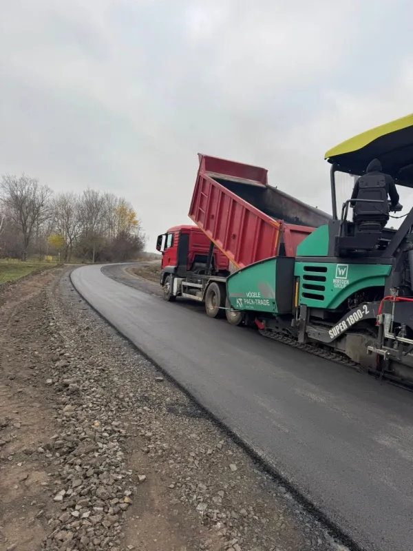 У Чорнухинській громаді ремонтують проблемну ділянку дороги, що з'єднує кілька сіл
